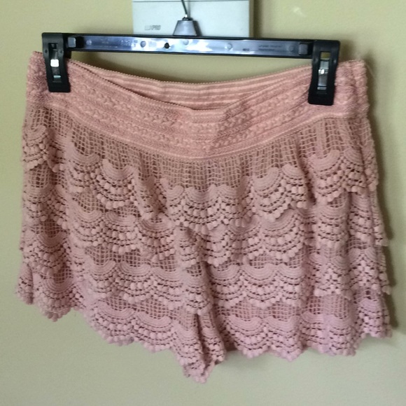 Charlotte Russe Pants - ❤️Charlotte Russe Ruffle shorts